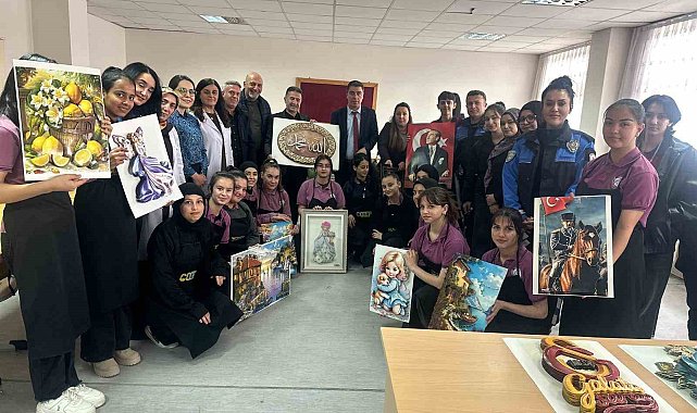 Polisten öğrencilere destek: Kâğıt rölyef kursu ziyaret edildi