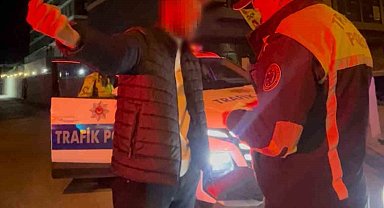 "Ayaklarına kapanayım ne olur arabayı men etmeyin" diyen alkollü sürücü cezadan kurtulamadı