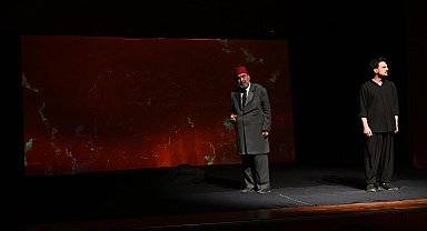 "Firavunla Yüz Yüze" oyunu tiyatro severlerle buluştu