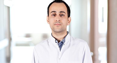 "Gebelik sonrası karın germe için en az 1 yıl beklenmeli"