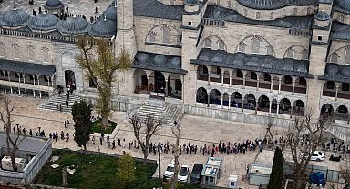 Restorasyonu tamamlanan Sultanahmet Camii'ne ziyaretçi akını