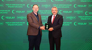 Rize Valisi Baydaş'a Yeşilay'dan 'Bağımsızlık Neferleri Üstün Hizmet Madalyası'