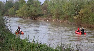 Sakarya Nehri'ne düşen çocuğu arama çalışmaları havadan görüntülendi