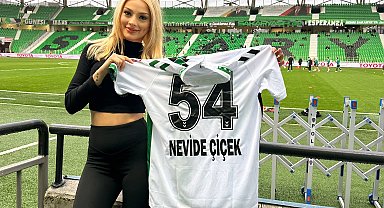 Sakaryaspor'dan Nevide Çiçek'e özel jest!