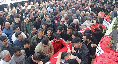 Saldırıda ölen 4 öğrenci gözyaşları içerisinde uğurlandı