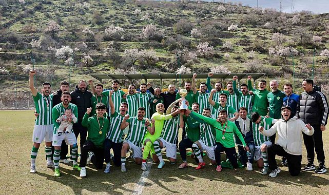 Şampiyon Kayseri Şekerspor kupasını aldı
