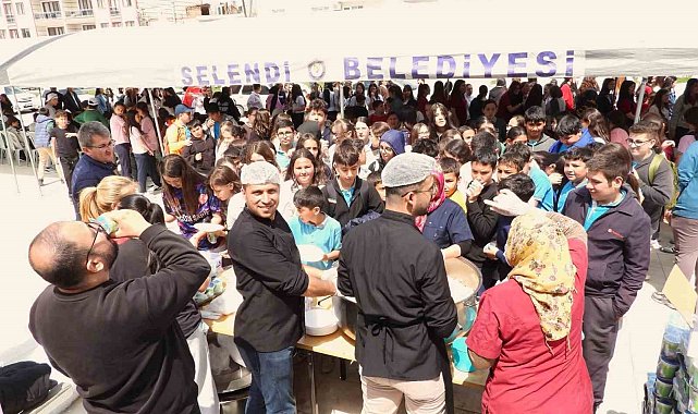 Şehit öğretmen ve öğrenciler için Selendi'de duygu dolu hayır