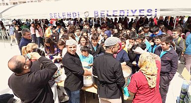 Şehit öğretmen ve öğrenciler için Selendi'de duygu dolu hayır