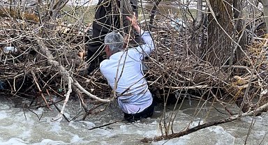Şemdinli'de dereye düşen çocuk için seferberlik başlatıldı