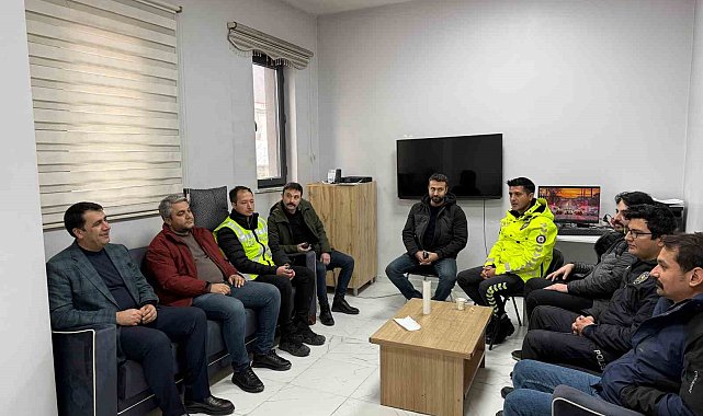 Şemdinli'de polislere pasta sürprizi