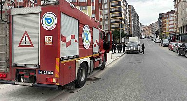 Seyir halindeki kamyonetten dumanlar yükseldi