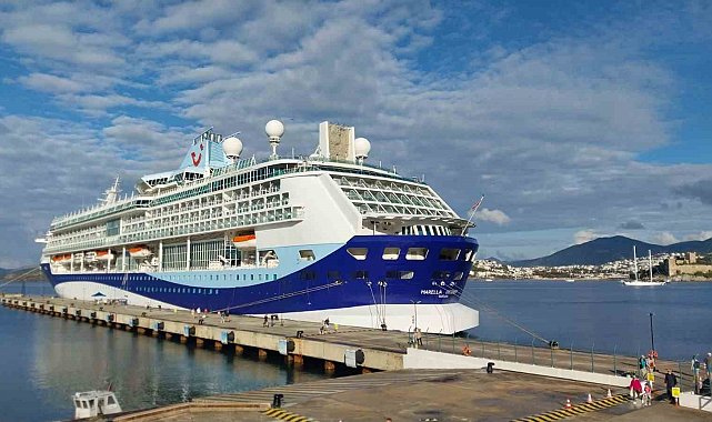 Sezonun ikinci kuruvaziyer gemisi Bodrum'a geldi