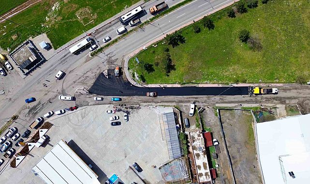 Siirt'te dev asfalt hamlesi: 26 bölgede 25 kilometrelik yol yenilenecek, 50 bin ton asfalt serilecek