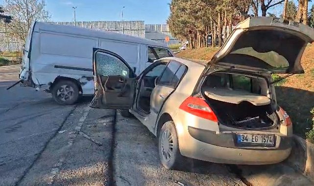 Silivri'de kontrolden çıkan kepçe araçları biçti