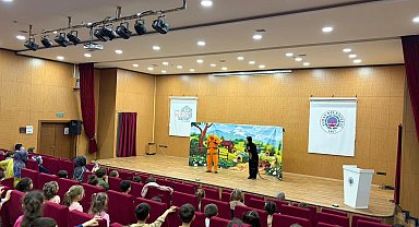 Simav'da 4-6 yaş Kur'an kursu öğrencileri tiyatroyla buluştu