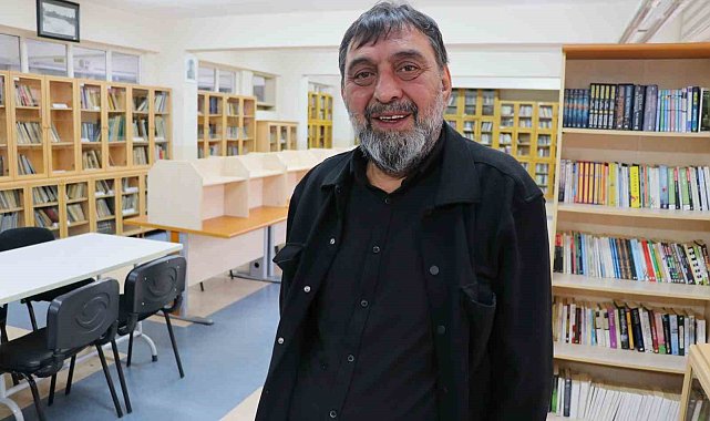 Sinema ve tiyatro oyuncusu Ahmet Yenilmez savaşta mezun veremeyen okulun öğrencileri ile buluştu