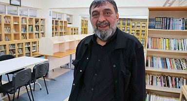 Sinema ve tiyatro oyuncusu Ahmet Yenilmez savaşta mezun veremeyen okulun öğrencileri ile buluştu