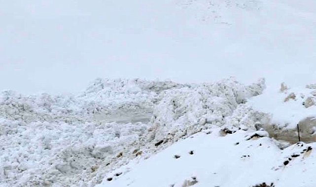 Şırnak'ta ilkbaharda kar yağışı: 2 bin 200 rakımda ikinci çığ şoku yaşandı