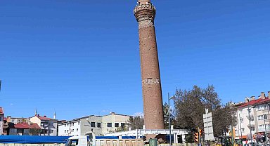 Sivas'ın 8 asırlık eğri minaresi restorasyona alındı