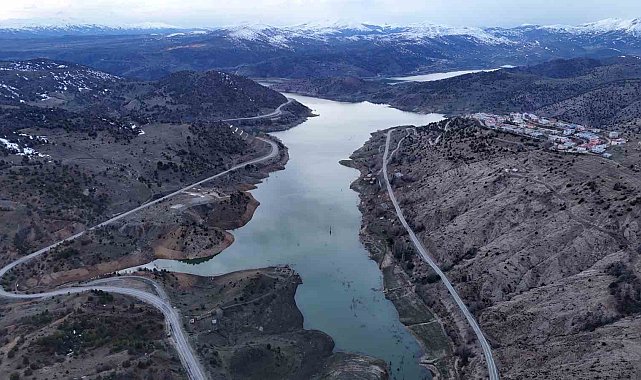 Sivas'ta 14 yıl sonra su yüzeyine çıkan köy yeniden sulara gömüldü