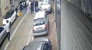 Sosyal medyadan tartıştıkları kadını sokak ortasında bayılana kadar dövdüler; o anlar kamerada