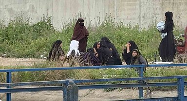 Sulama kanalına giren çocuk kayboldu, yakınları gözyaşı döktü