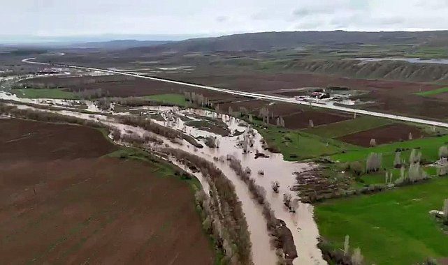 Sular altında kalan tarım arazileri dron ile görüntülendi