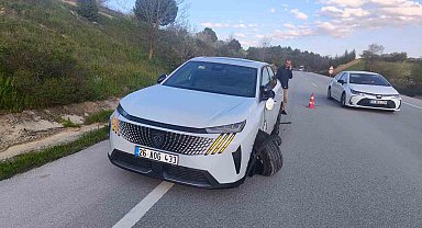 Sürücü karşı şeritten gelen otomobile çarptı: 1 yaralı