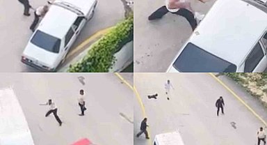 Taşlarla araçlara saldırdılar: Kavga anları kamerada