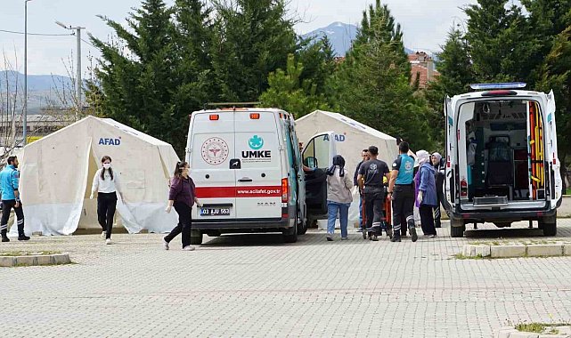 Tatbikat için canlı canlı tabuta girdi