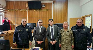 Tatvan Adliyesi'nde polislere sürpriz kutlama