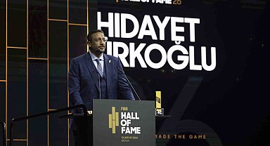 TBF Başkanı Hidayet Türkoğlu, FIBA Hall of Fame 2026 ödülünü aldı