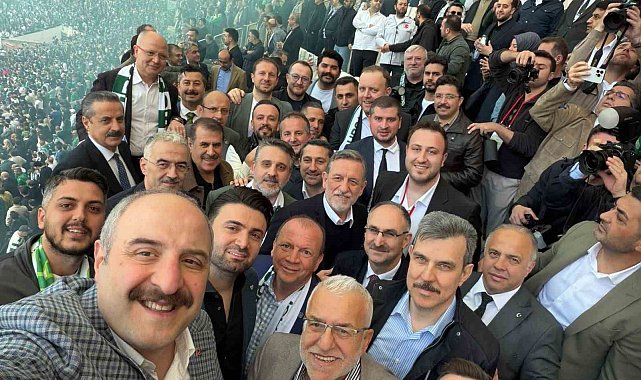 TBMM Komisyon Başkanı Mustafa Varank, Bursa protokolüyle şampiyonluğu kutladı