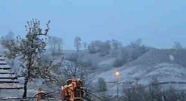 Tokat'ta bahar mevsiminde kar sürprizi