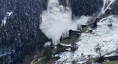 Trabzon'daki çığ anı cep telefonu kamerasına yansıdı