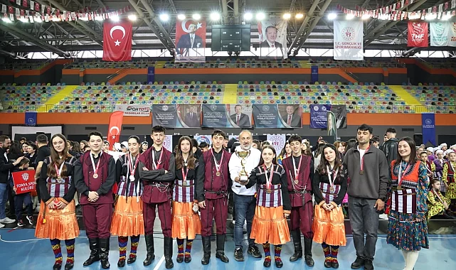 Trabzon'da halk oyunlarında çifte şampiyonluk