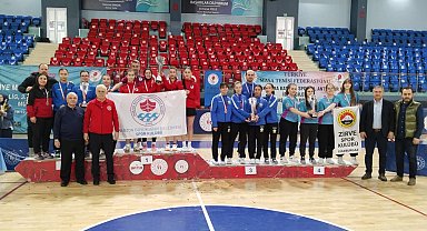 Trabzon'un Kadın Masa Tenisi Takımı şampiyon oldu