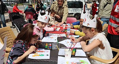 Tunceli Türk Kızılay'ından çocuklara şenlik, büyüklere bağış etkinliği