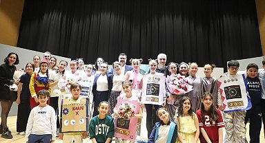 Turgutlu'da minik oyuncular büyüledi