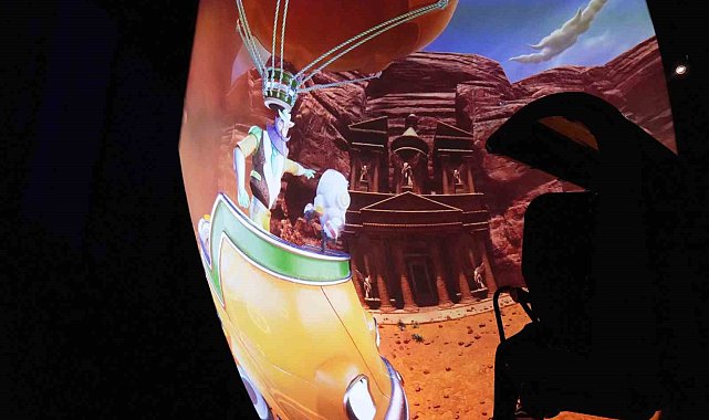 Türkiye'de ilk: Uçan sinema vatandaşların ayağını yerden kesti