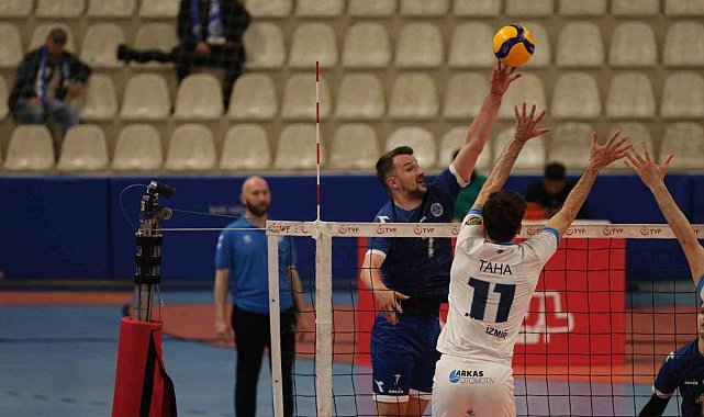 TVF Erkekler Voleybol 1. Ligi Yarı Finali: Kocaeli Büyükşehir Belediye Kağıtspor: 4 - Arkasspor: 1