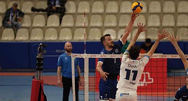 TVF Erkekler Voleybol 1. Ligi Yarı Finali: Kocaeli Büyükşehir Belediye Kağıtspor: 4 - Arkasspor: 1