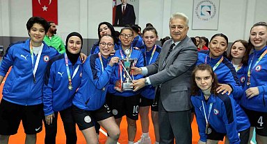 ÜNİLİG'de kupa sahiplerini buldu