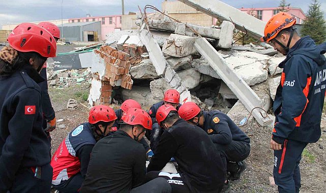 Üniversite öğrencileri, Kıbrıs'ta yapılacak Arama Kurtarma Oyunları'na hazırlanıyor
