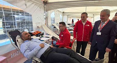 Üniversite öğrencilerinden kan bağış kampanyasına yoğun ilgi