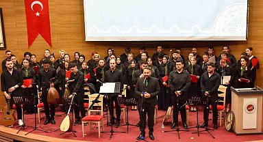 Üniversite öğrencilerinden oluşan korunun konseri büyük beğeni topladı