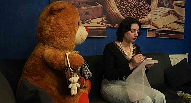 Üniversite öğrencisi genç kızın el emeği çantaları gelir kapısı oldu