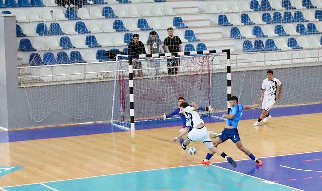 Üniversite takımları Tokat'ta salon futbolunda ter döktü