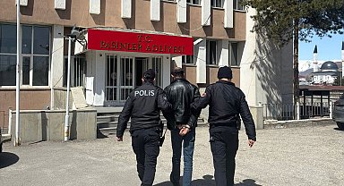 Uyuşturucuyu vites ile teyip arasındaki iç kısımda zulaladı