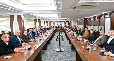 Vali Köşger'den iş dünyasına yakın temas